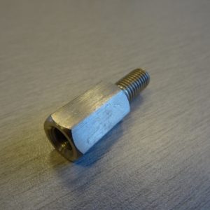 M8x18x21不锈钢男性到女性
